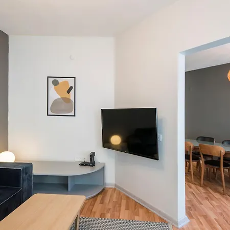 Appartement Fully Renovated Spacious Two Bedroom At Cihangir *
