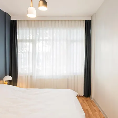 Appartement Fully Renovated Spacious Two Bedroom At Cihangir Istanboel