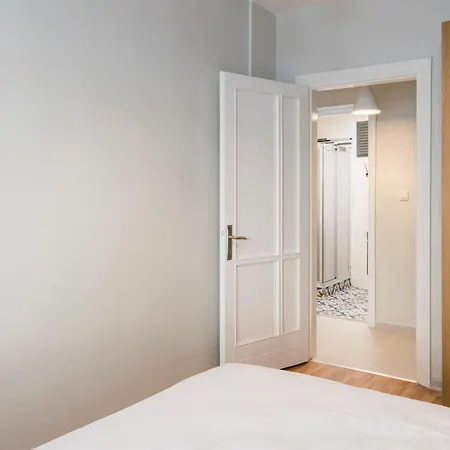 아파트 Fully Renovated Spacious Two Bedroom At Cihangir 이스탄불