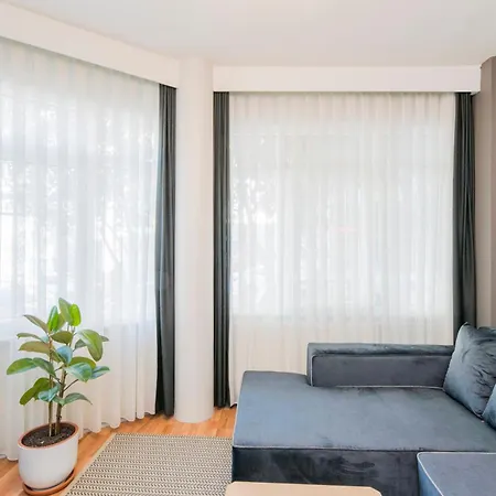 Fully Renovated Spacious Two Bedroom At Cihangir דירה *