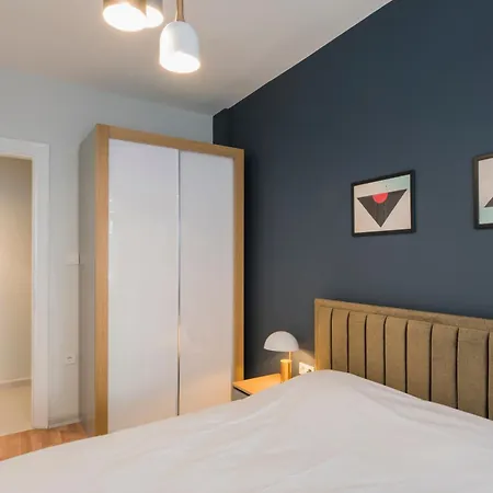 Fully Renovated Spacious Two Bedroom At Cihangir דירה *
